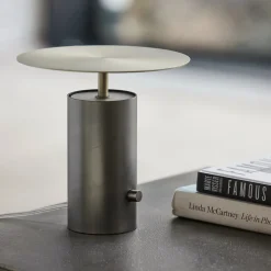 House Doctor Schlafzimmerbeleuchtung|Beleuchtung|Tischleuchte, Tacker, Gunmetal-Grau